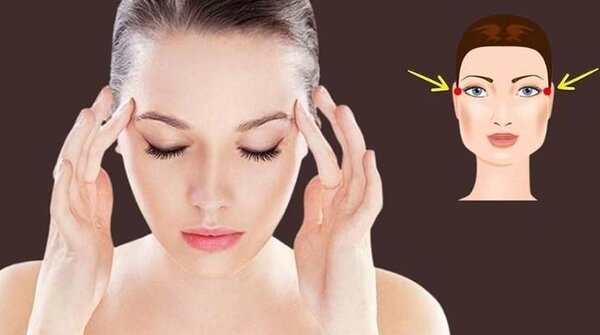 Massage vùng thái dương giúp giảm hóp thái dương khi niềng răng