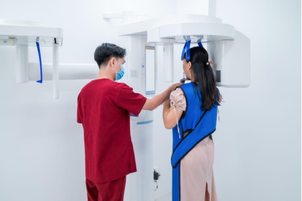 Khám tổng quát răng miệng và chụp X-quang
