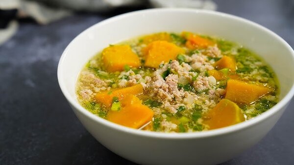 Thực đơn cho người niềng răng ngày 3 với canh bí đỏ giàu dinh dưỡng