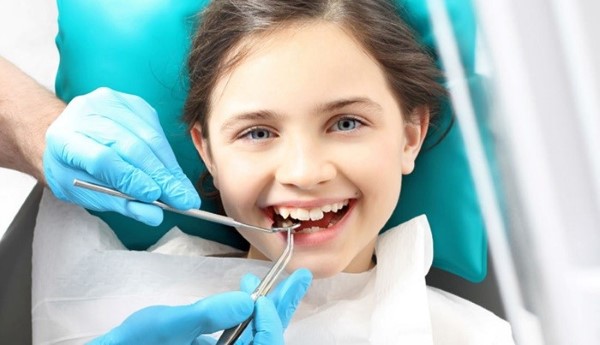 Bao nhiêu tuổi thì bọc răng sứ được? Độ tuổi tối ưu cho việc bọc răng sứ