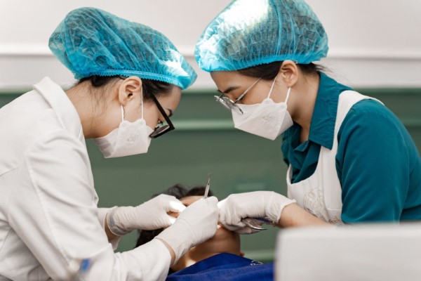 Nguyên nhân chân răng bị bật: Liệu có phải do tay nghề bác sĩ?