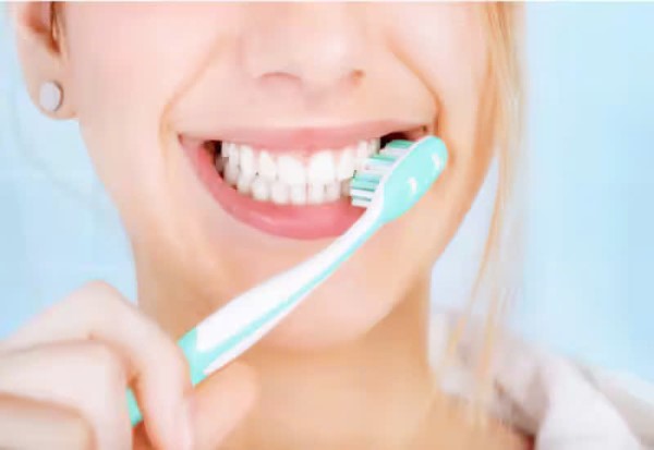 Răng lòi sĩ là gì? Nguyên nhân và giải pháp khắc phục hiệu quả 12 Cách chăm sóc răng miệng sau khi điều trị răng lòi sĩ
